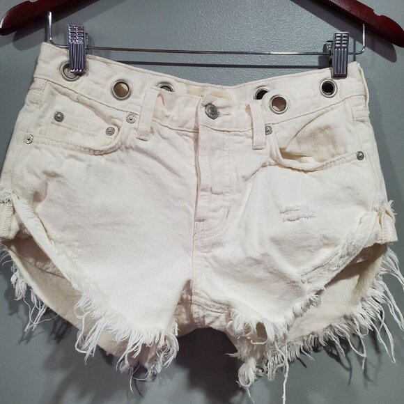 Free People We the Free Women's Cream Distressed Jean Shorts Button-Fly Sz 24 - Picture 7 of 11